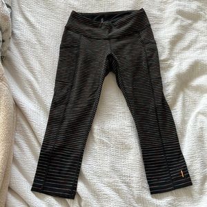 Lucy capri leggings